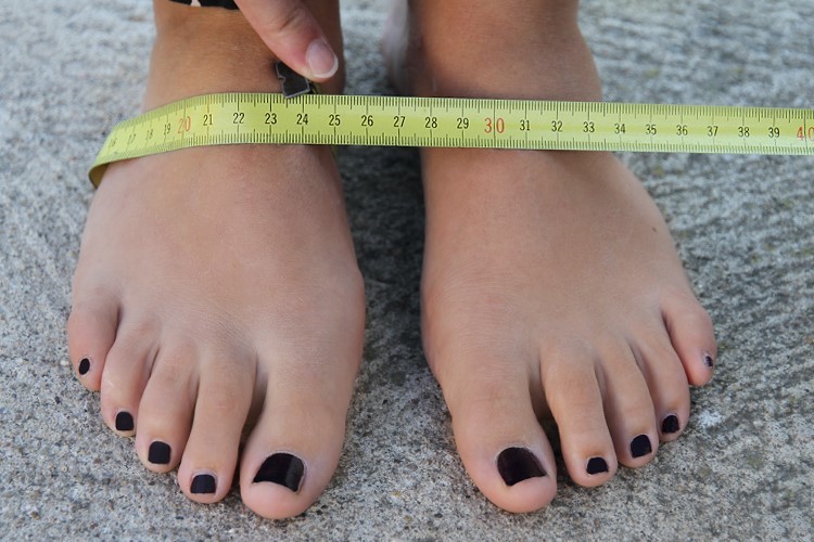 measuring wide feet