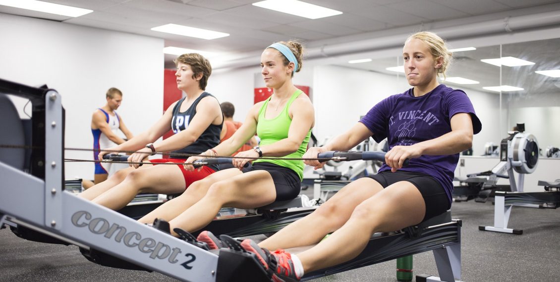 gym bunnies rowing in a group